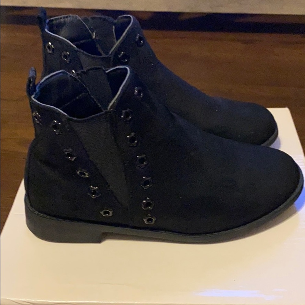 Cute girls black suede boots